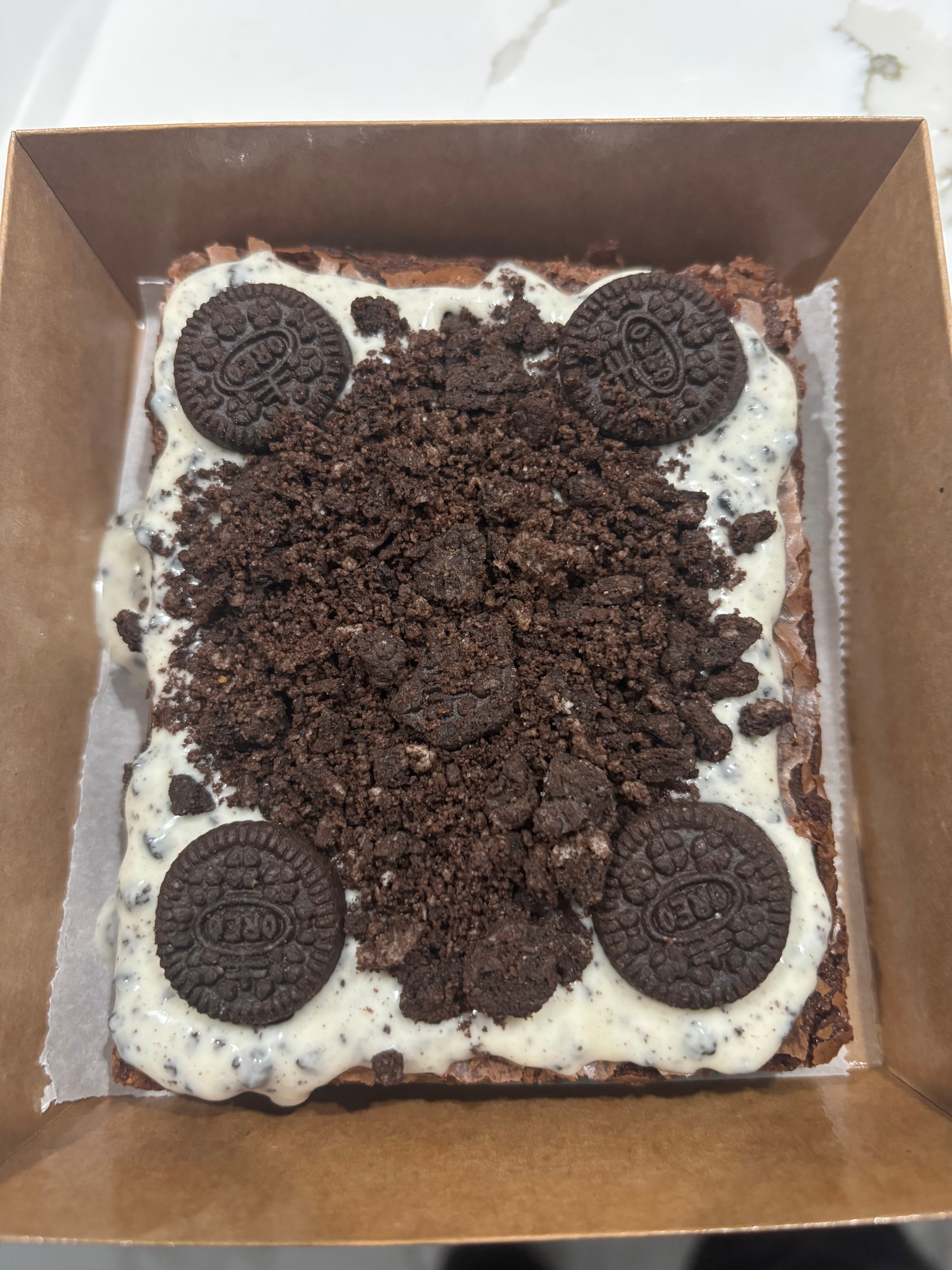 Cookies N cream brownie ( 4 servings)